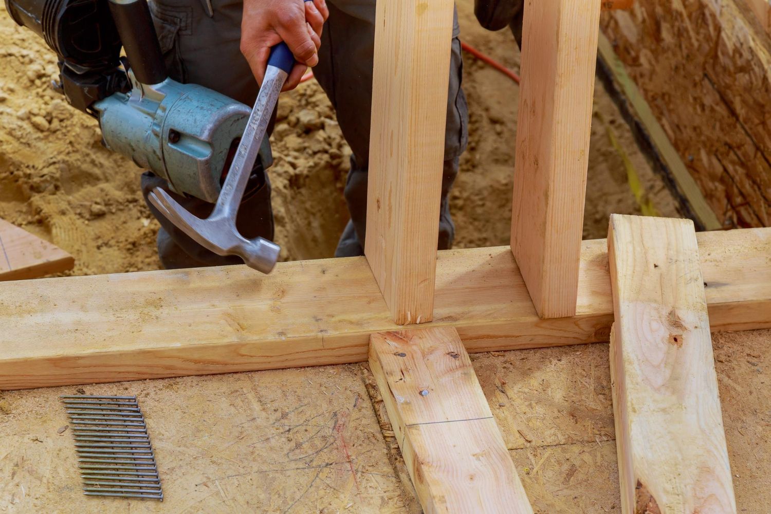 Framing a wall plate with a hammer