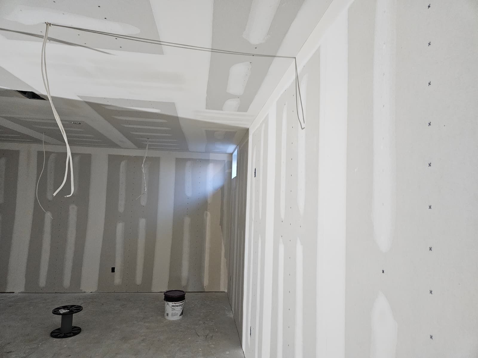 Wall panel with mudded screws and seams